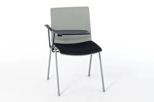 Unser Collegestuhl Rhodos SP ST ist mit einem Sitzpolster ausgestattet